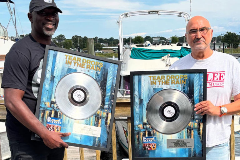 https://thesrg-ilsgroup.com/srg-ils-ceo-claude-villani-presents-plaque-to-mike-phillips/